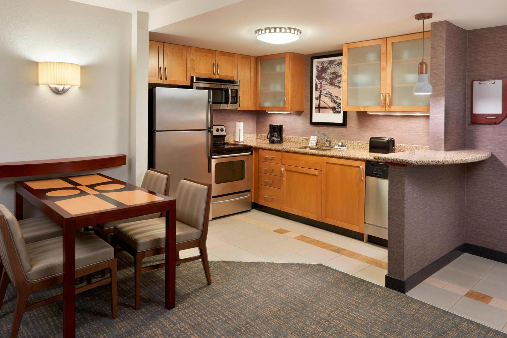 Hotel By Marriott Muskoka Wharf 3*