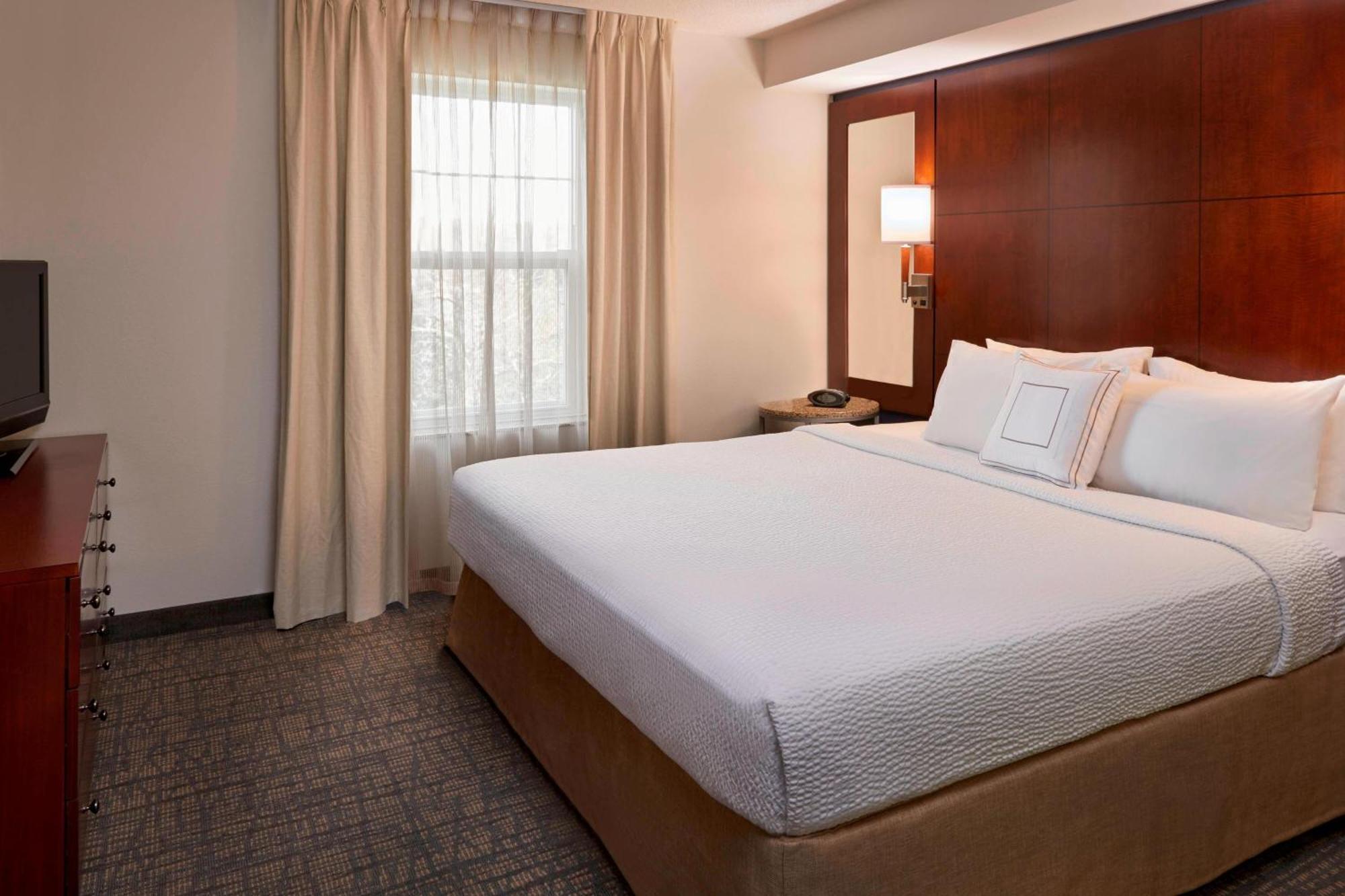 By Marriott Muskoka Wharf