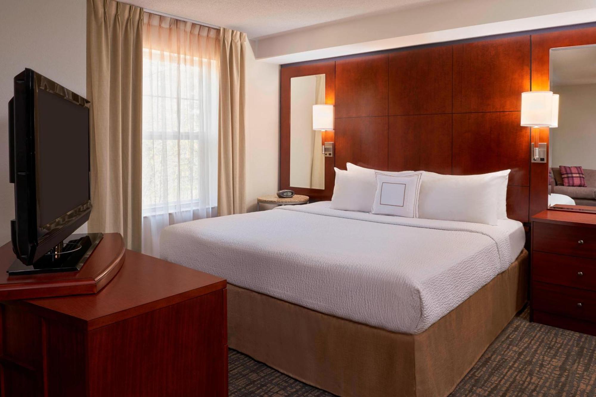 By Marriott Muskoka Wharf Hotel 3*