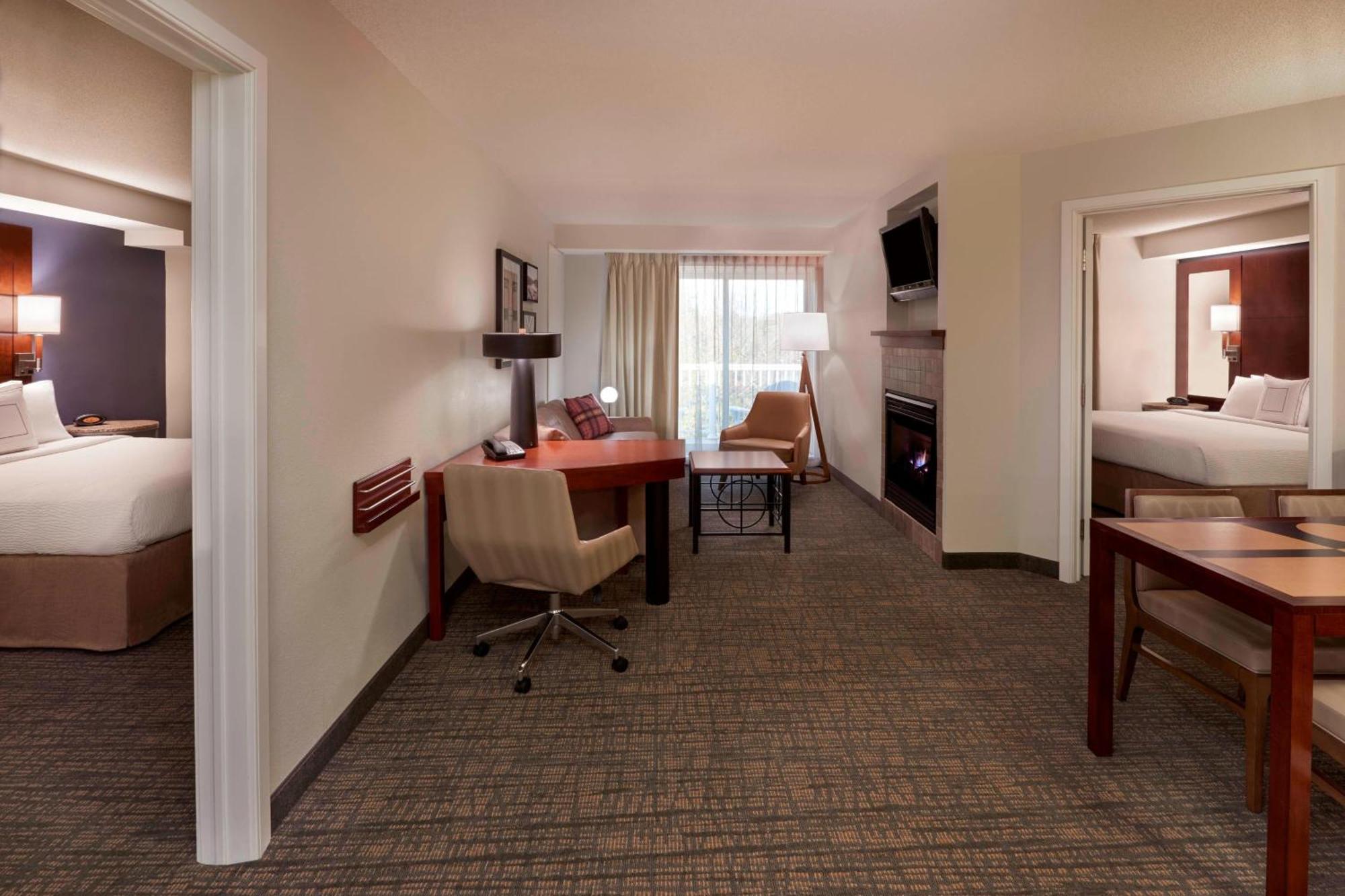 Hotel By Marriott Muskoka Wharf 3*