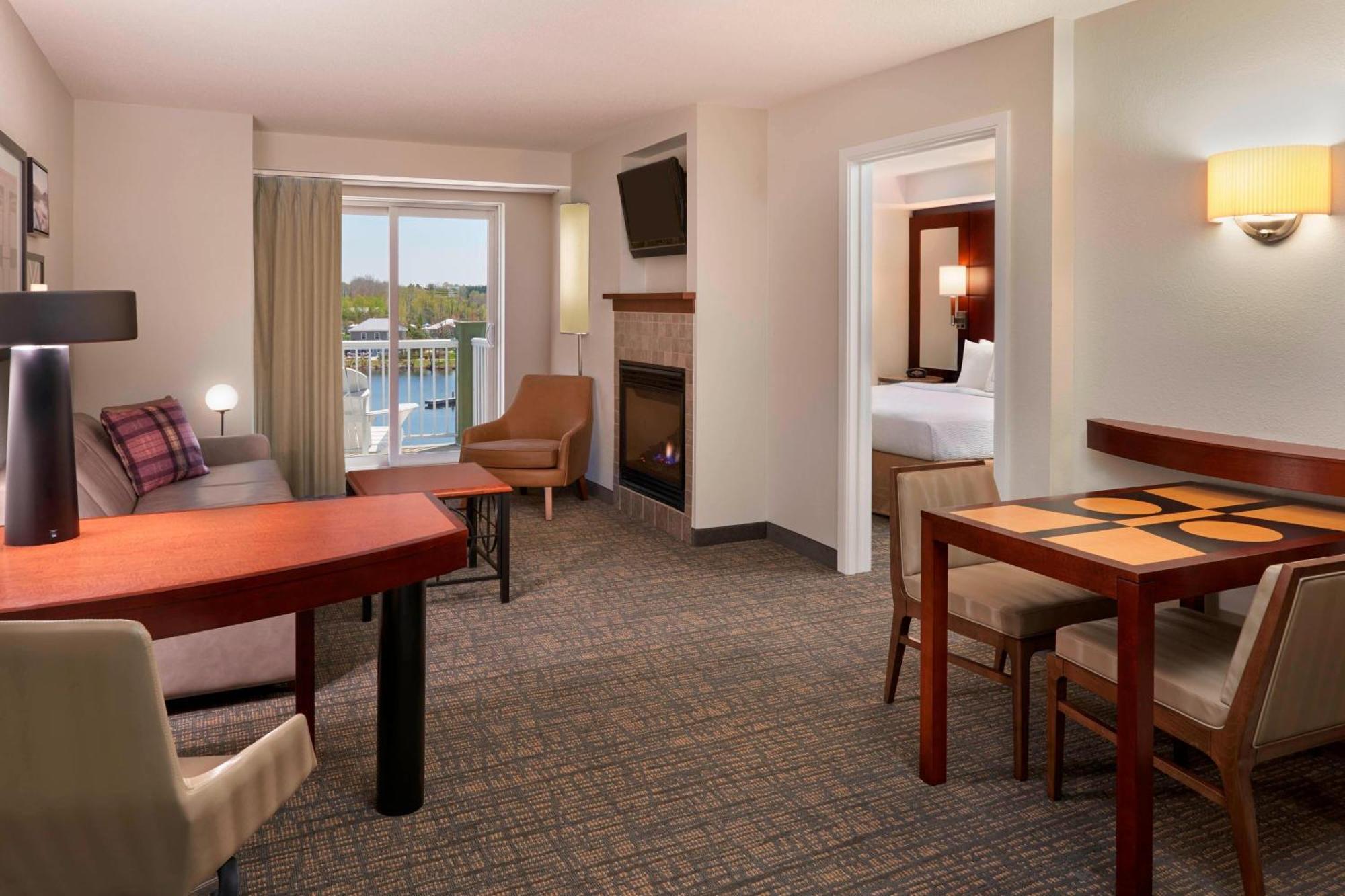 By Marriott Muskoka Wharf Gravenhurst