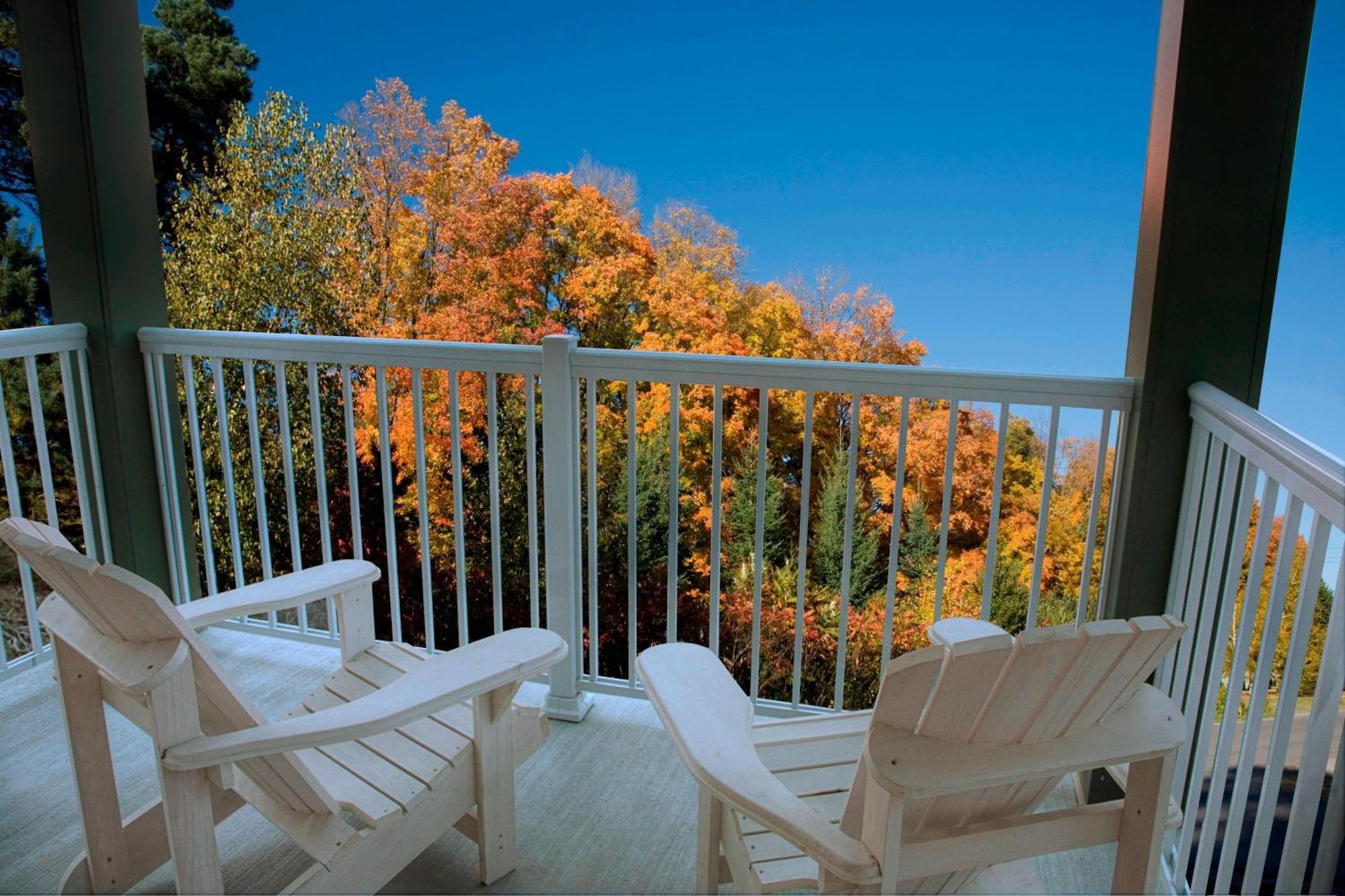 By Marriott Muskoka Wharf 3* Gravenhurst