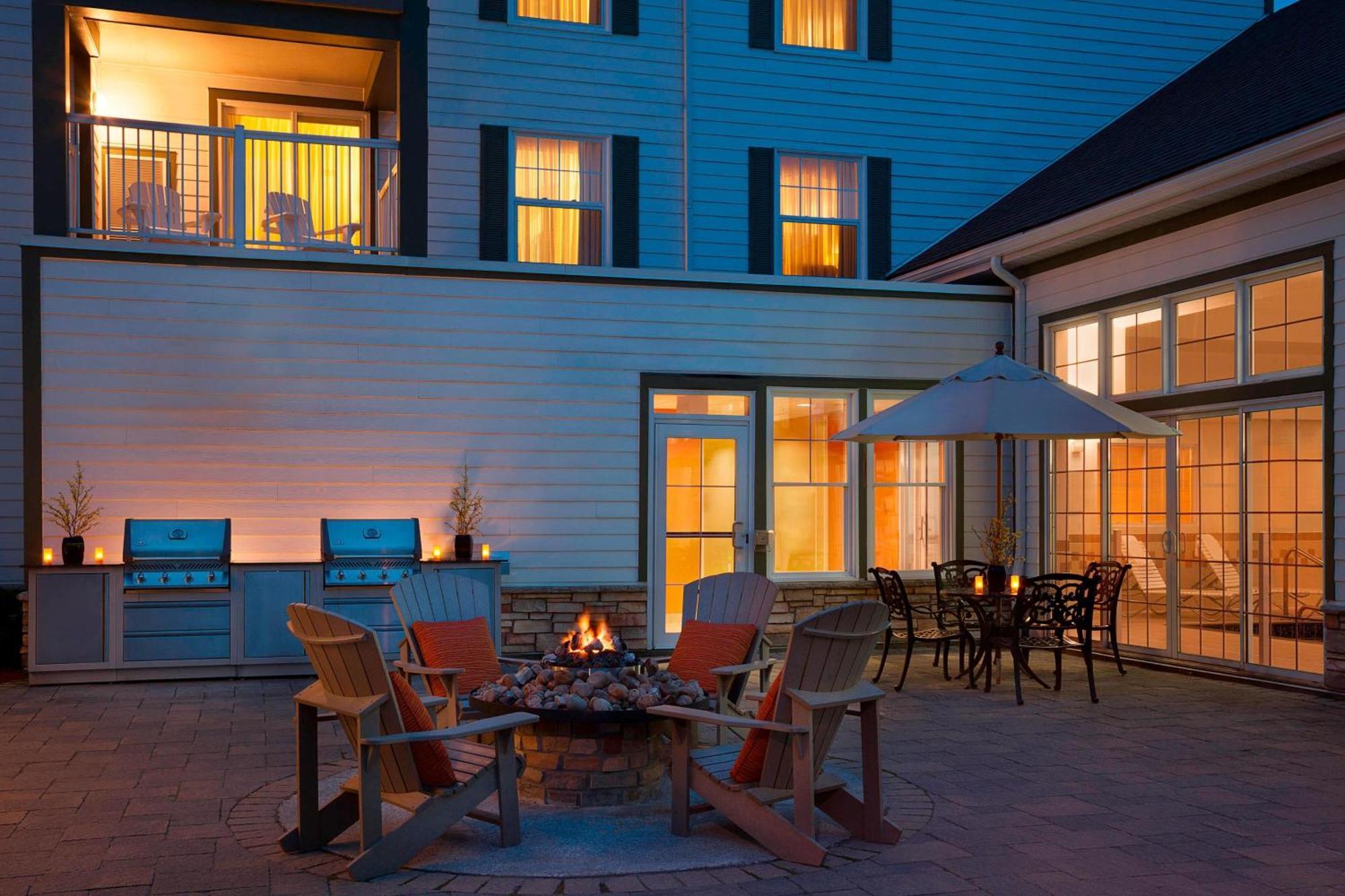 By Marriott Muskoka Wharf Hotel Gravenhurst