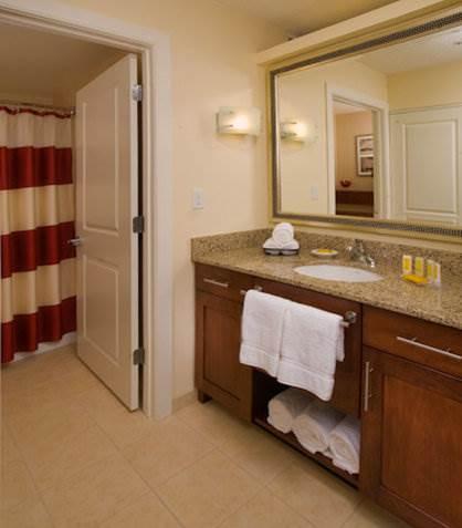 By Marriott Muskoka Wharf Hotel