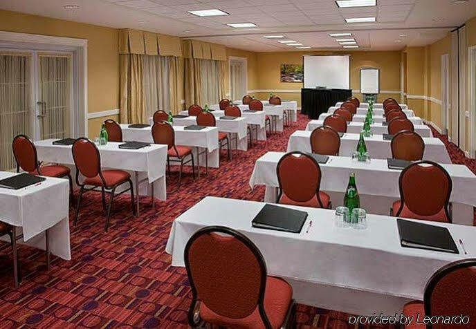 Hotel By Marriott Muskoka Wharf 3*