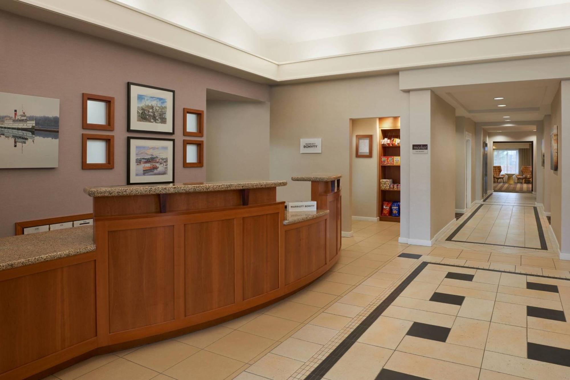 Hotel By Marriott Muskoka Wharf 3*